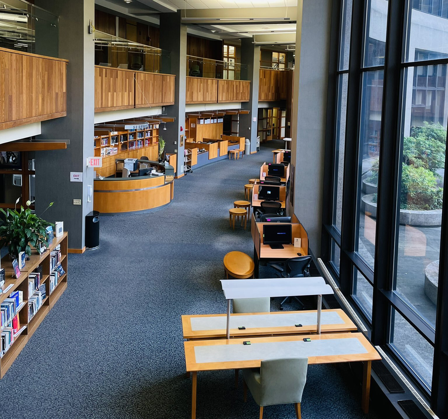 the inside of the UConn Library Health Sciences building